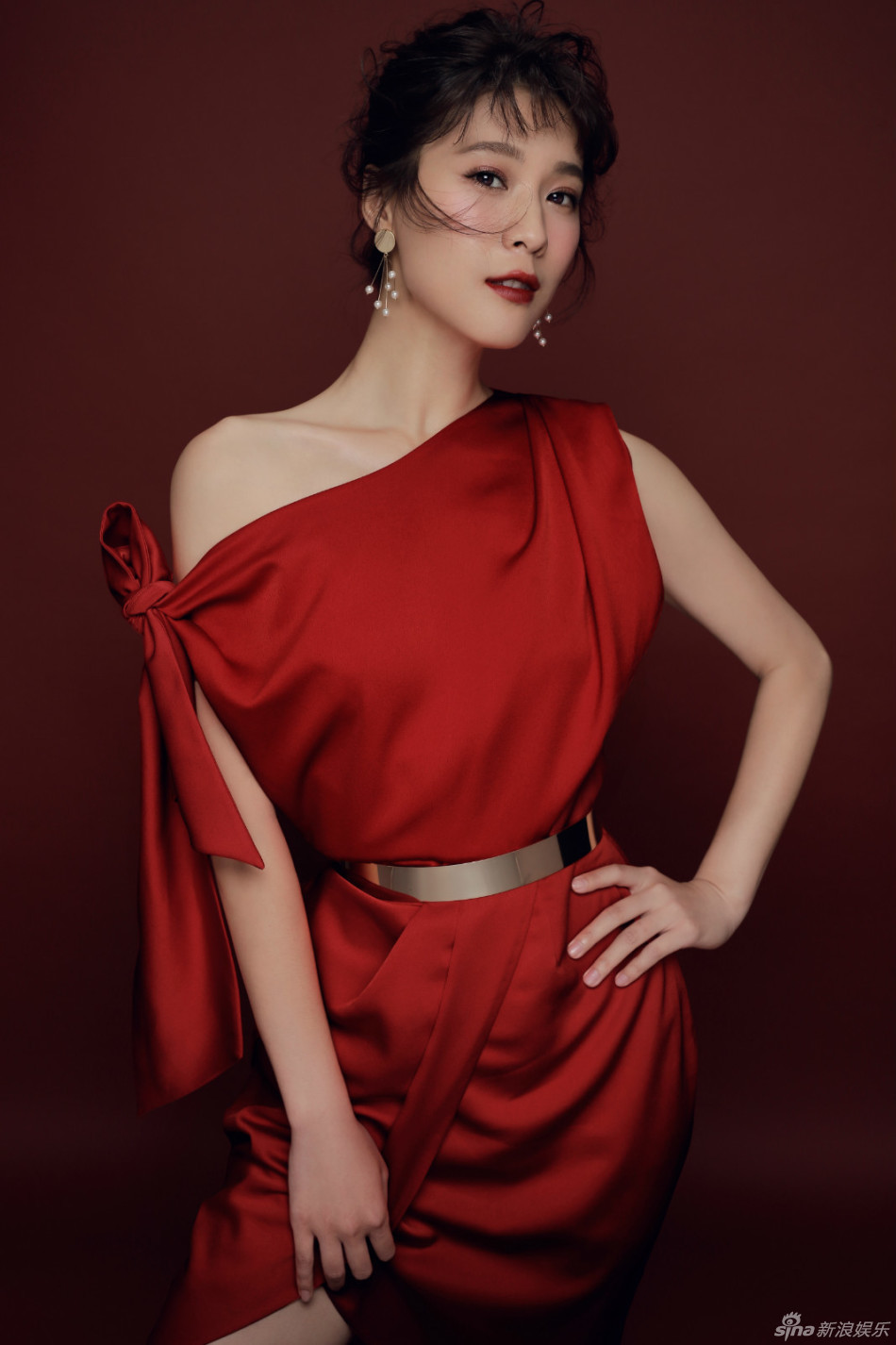 主持人悦悦曝写真性感又知性