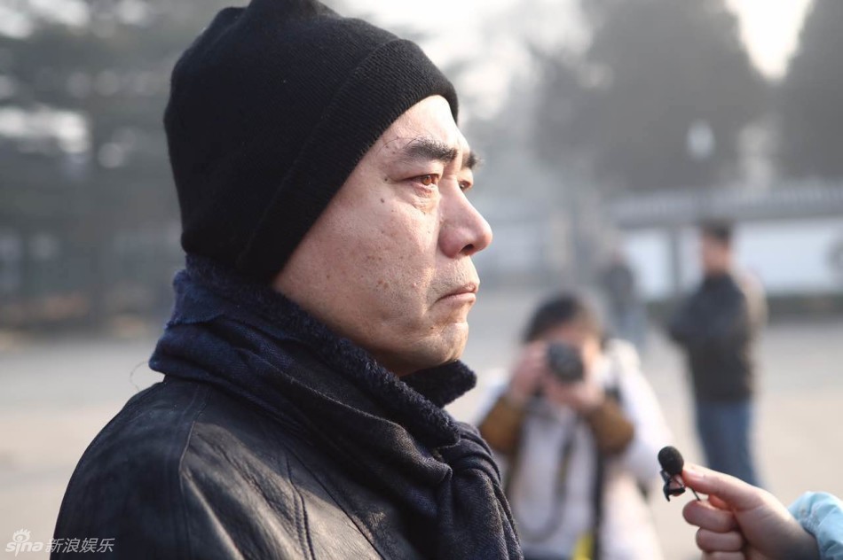 12月31日凌晨3时,著名导演何群因肺炎引起心脏衰竭不幸去世,享年61岁.