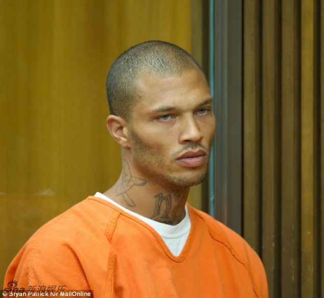 最帅囚犯因入狱照走红