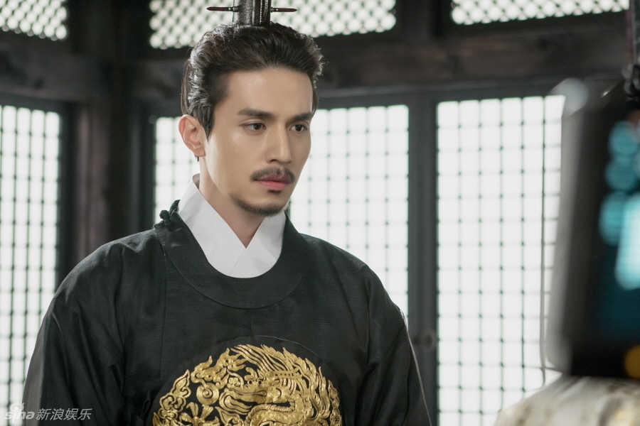 组图:《鬼怪》李栋旭古装剧照 蓄须表情凝重_高清图集_新浪网