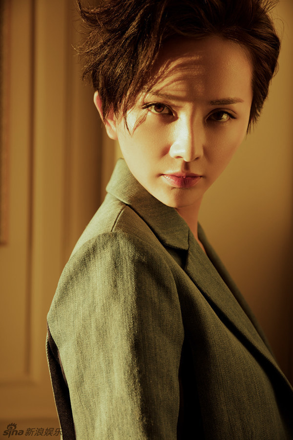 组图:李依玲变身都市轻熟女 真空上阵性感魅惑_高清图集_新浪网