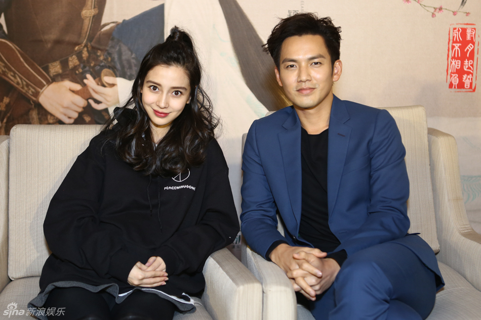 组图:baby孕中清瘦依旧 与钟汉良相谈甚欢_高清图集_新浪网