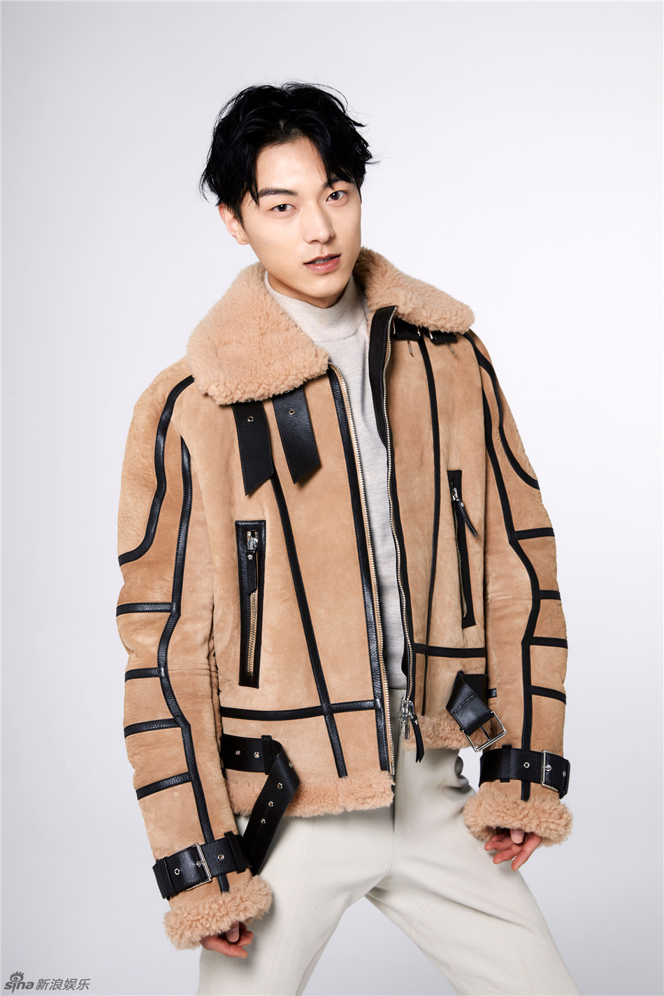 组图:雅痞大男孩!魏天浩生日大片蜜汁微笑撩人_高清图集_新浪网