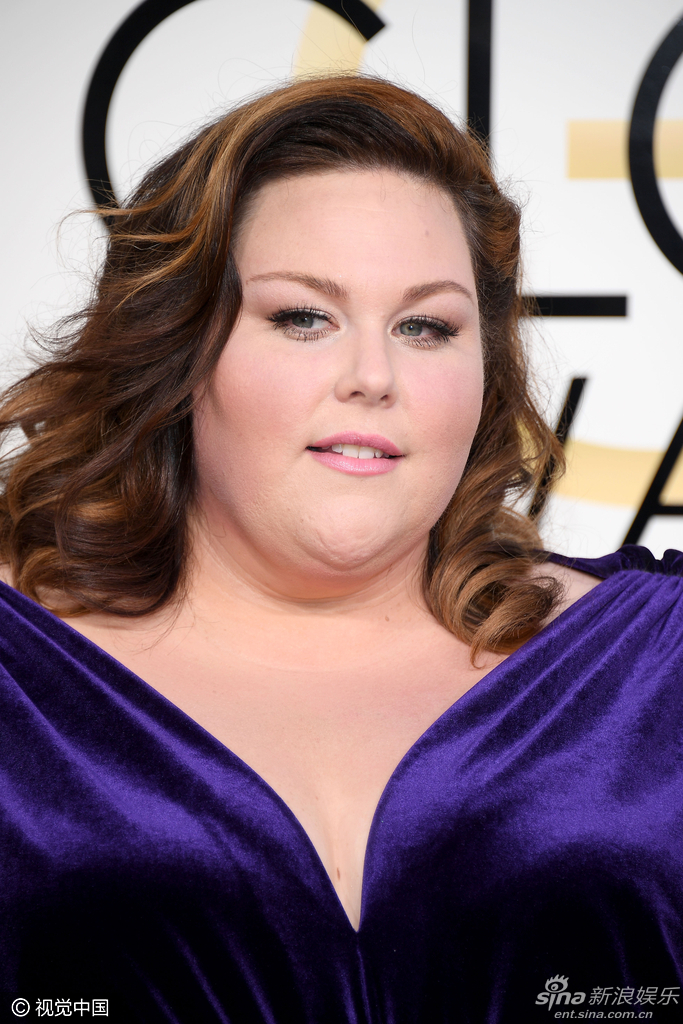 组图:"胖美女"克丽丝·梅斯自提裙摆显可爱_高清图集_新浪网