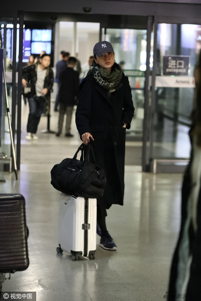 杜鹃全黑造型魅力不减