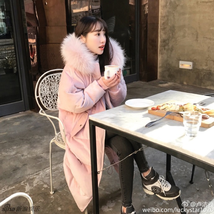 新浪娱乐讯 日前,卢洁云晒出多张美照.