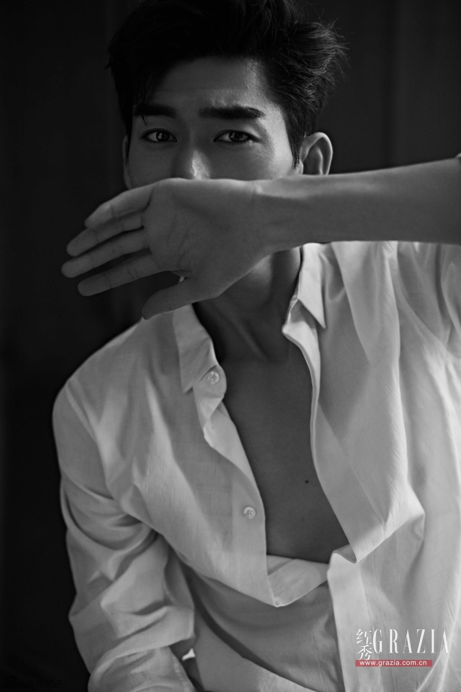 组图:张翰禁欲系大片超撩 深邃演绎雅痞英伦风_高清图集_新浪网