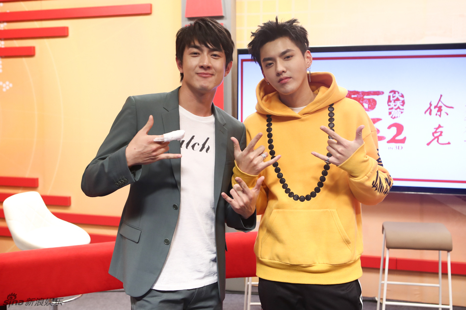 组图:《西游伏妖》做客 徐克周星驰互相逗贫_高清图集_新浪网