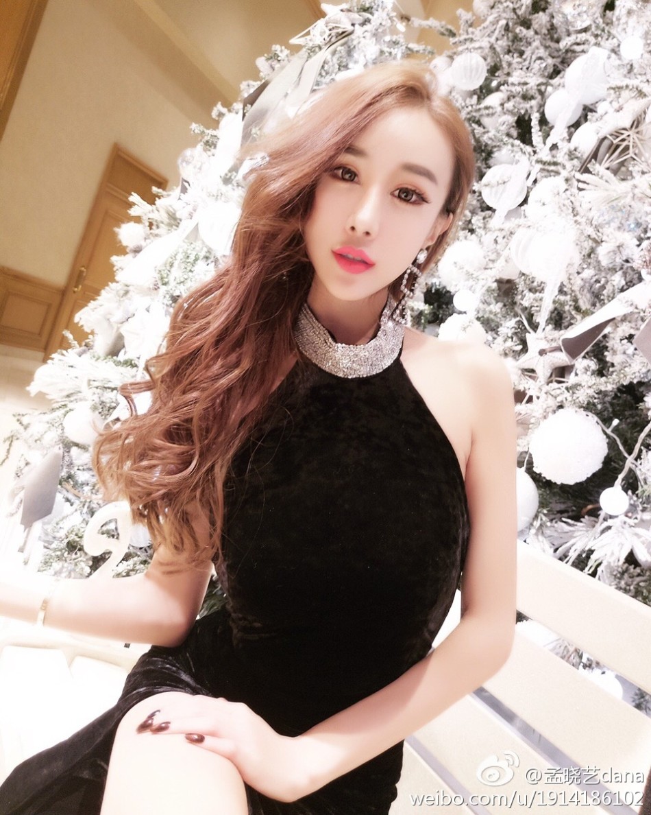 组图:嫩模孟晓艺高衩露腿根 前凸后翘堪称尤物_高清图集_新浪网