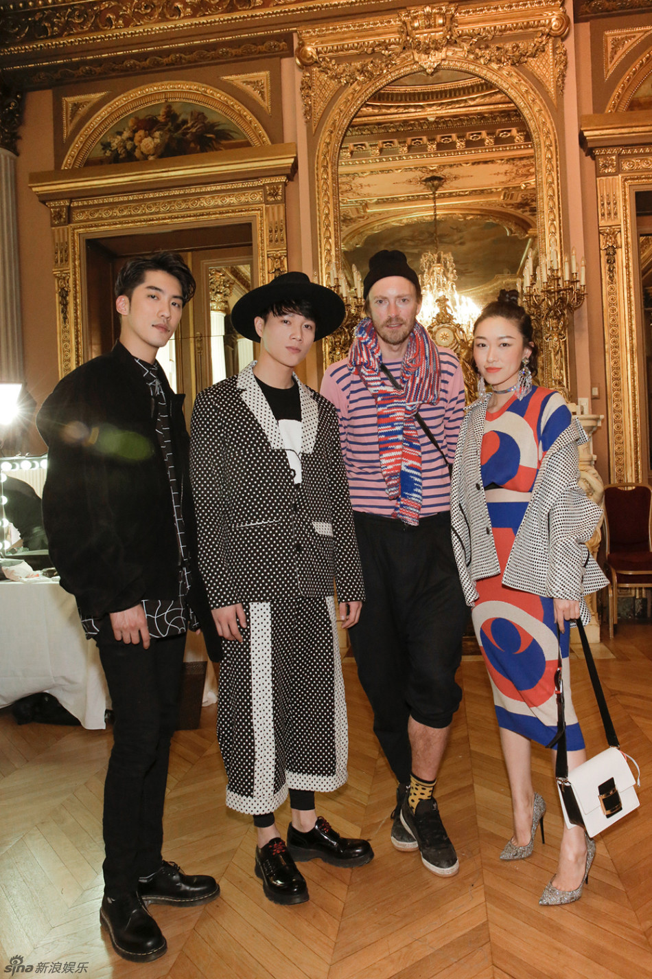 组图:杨廷东巴黎时装周变贵公子 英伦范儿十足_高清图集_新浪网