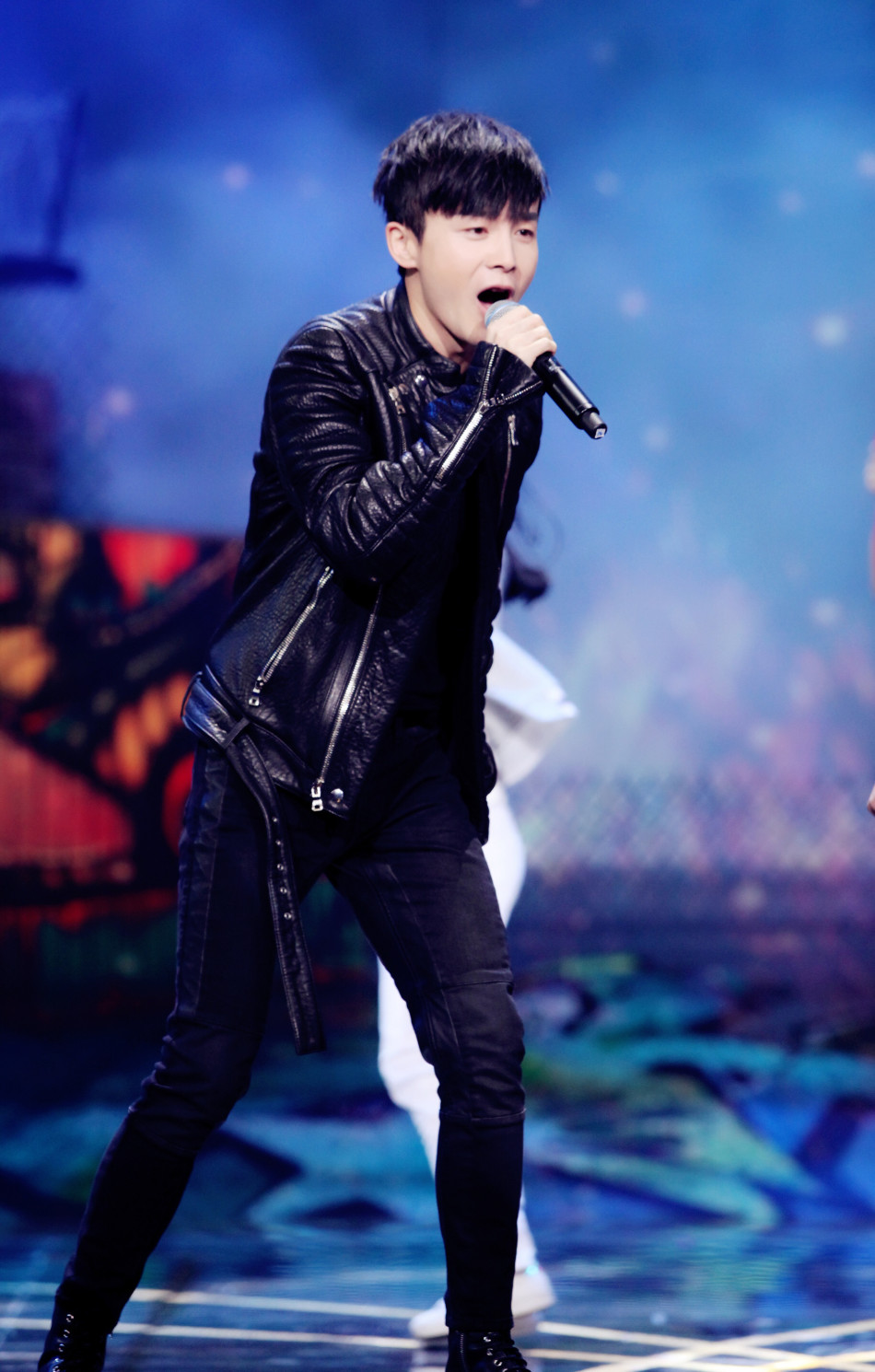 组图:百变大咖沈凌新年有点忙 主持表演轮番上_高清图集_新浪网