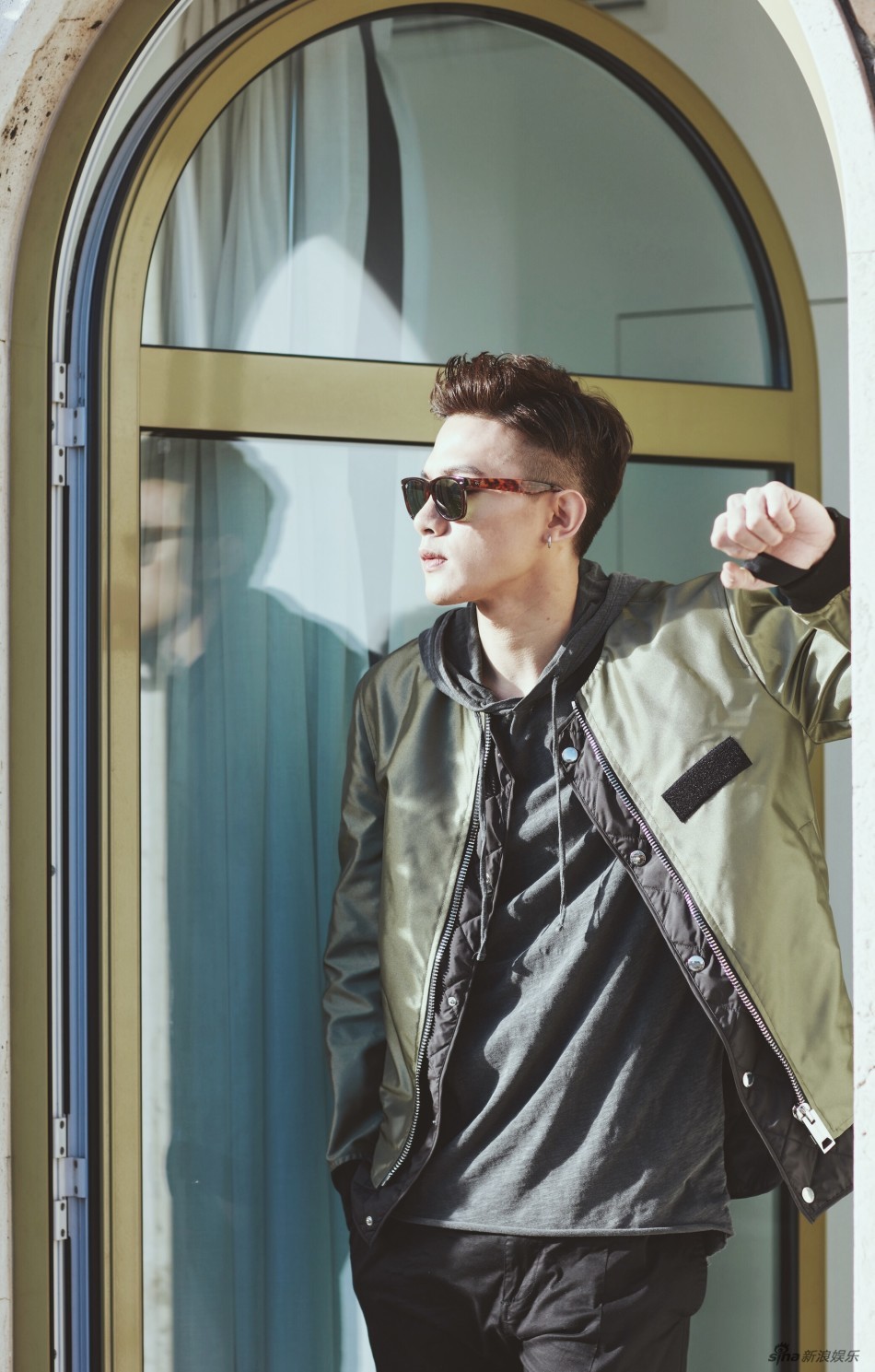 朱信宗军装风行走米兰