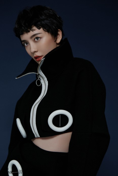 吕佳容新春精灵短发大片