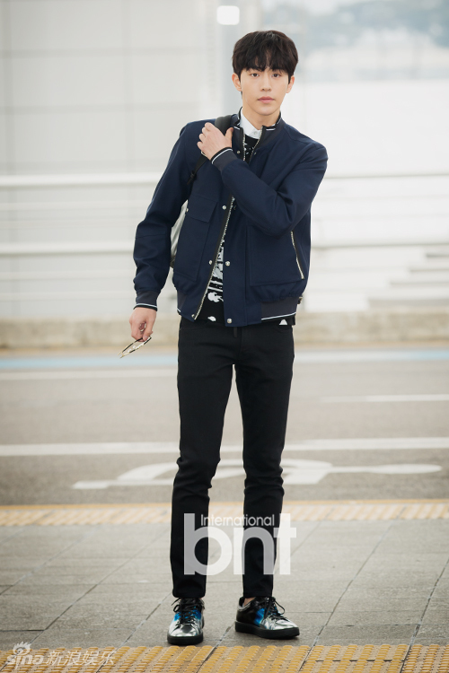 新浪娱乐讯 4日下午,韩国演员南柱赫经由仁川国际机场出发,飞往美国la