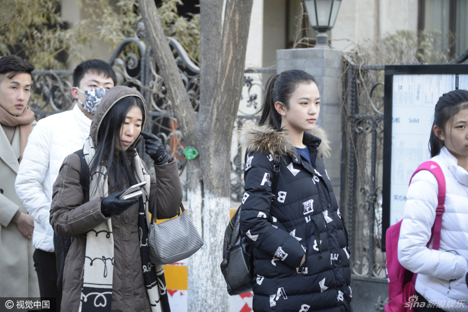 艺考拉开大幕 表演系报名火爆百里挑一