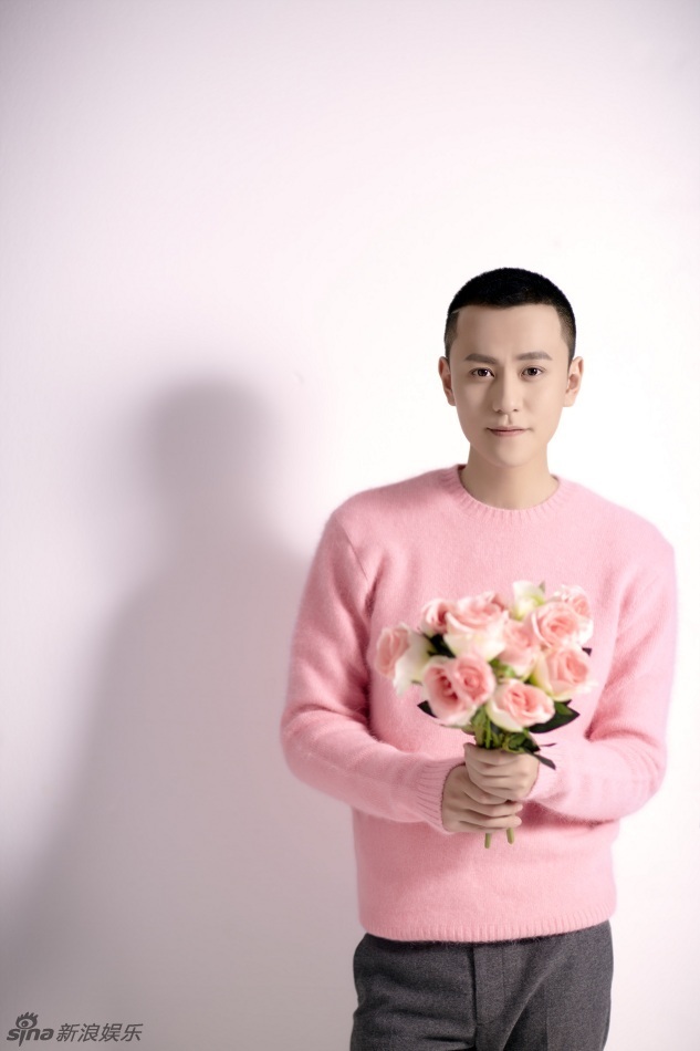 组图:寸头也那么帅!秦俊杰纯净浅笑变清新暖男_高清图集_新浪网