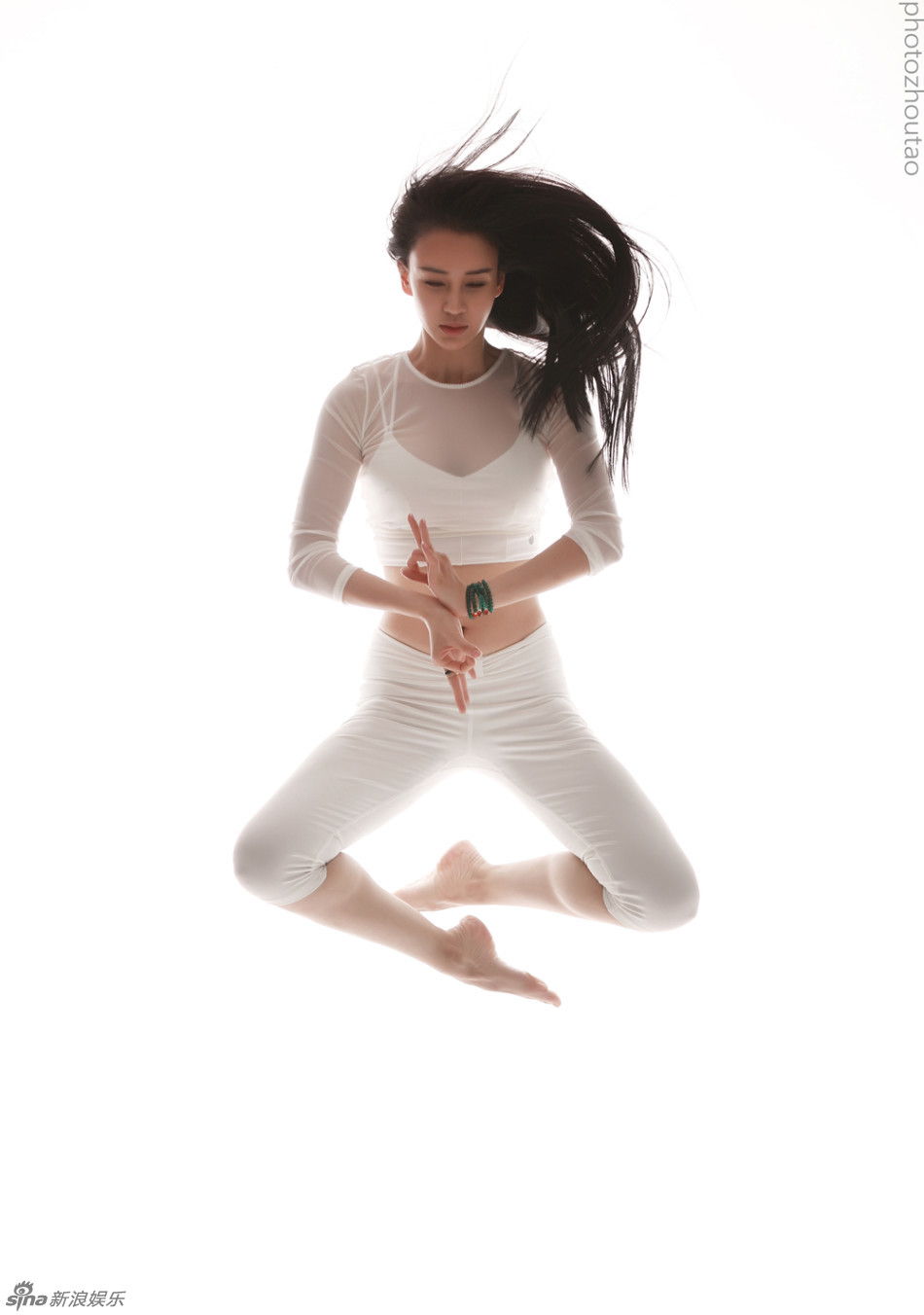 组图:母其弥雅掀起功夫瑜伽体 旋转跳跃似飞仙_高清图集_新浪网