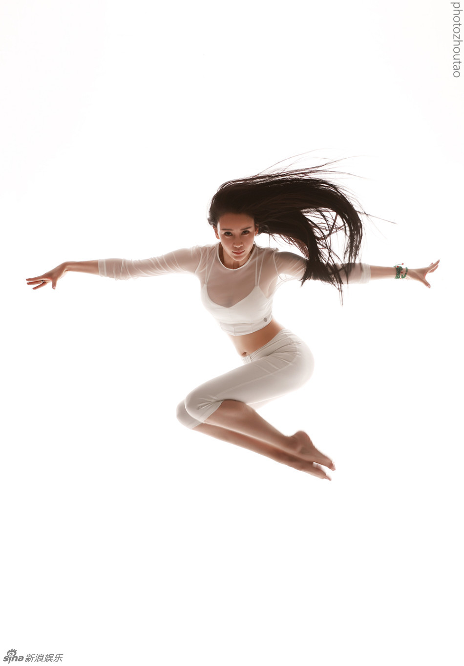 组图:母其弥雅掀起功夫瑜伽体 旋转跳跃似飞仙_高清图集_新浪网