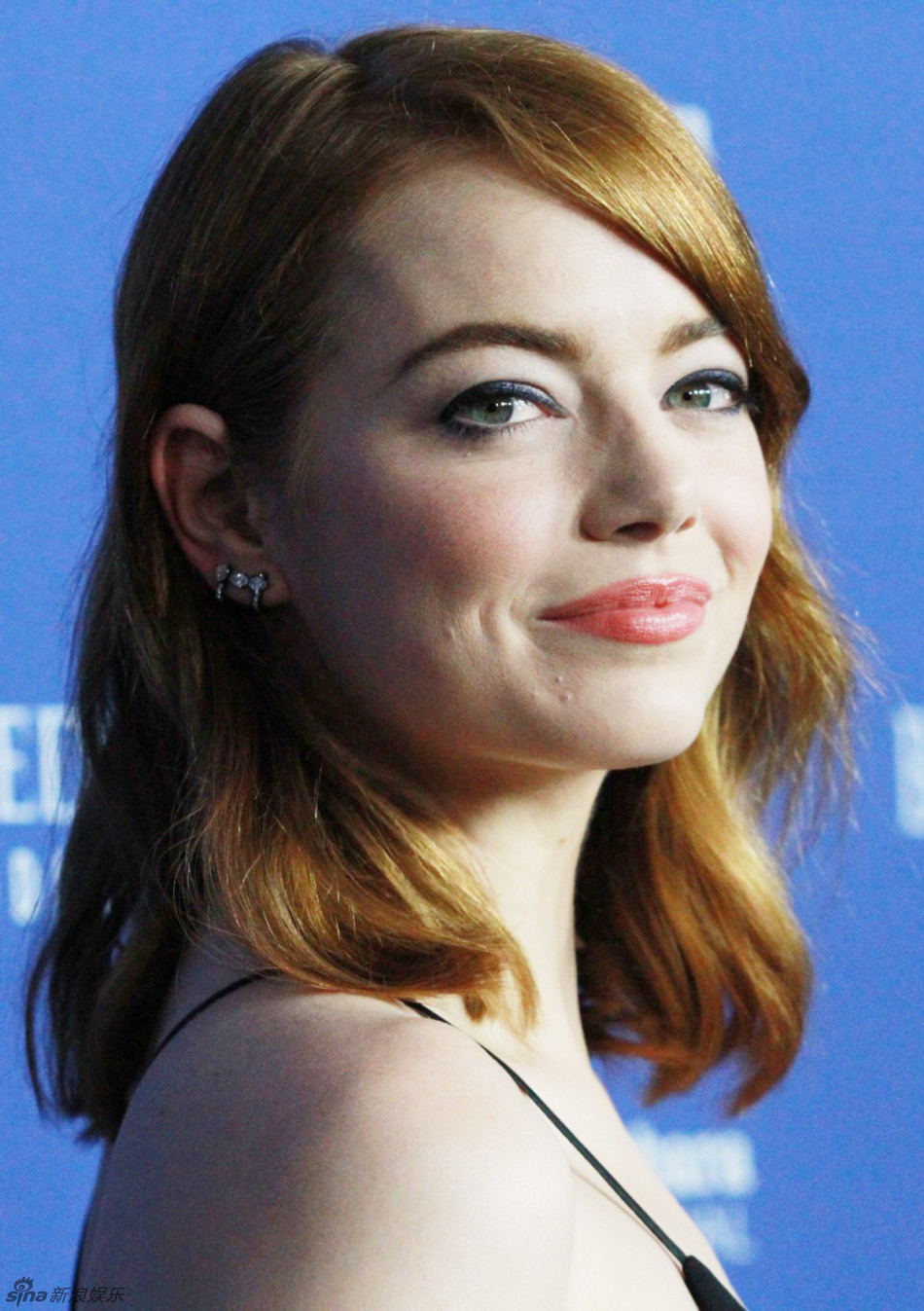 策划:衣品满分!石头姐艾玛斯通红毯美图赏