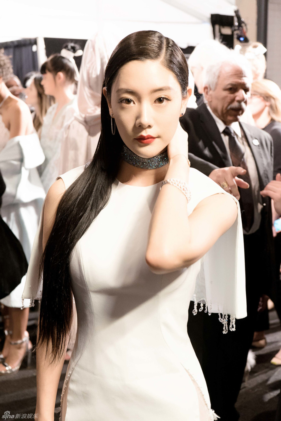 clara亮相纽约时装周 透视秀长腿曲线好[9p]