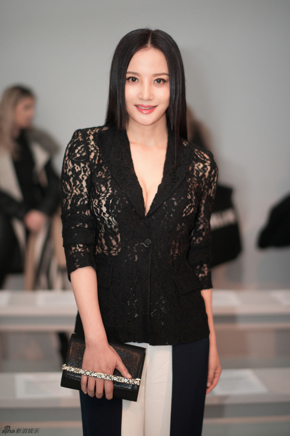 陶红性感再现纽约时装周秀场大气妩媚