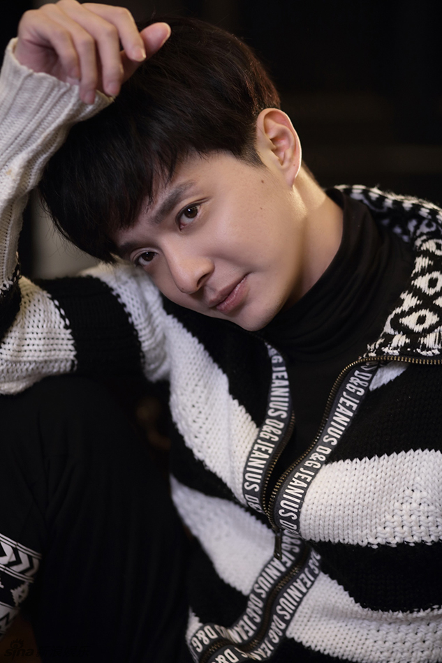 组图:刘智扬情人节大片来袭 温暖演绎侧颜杀_高清图集_新浪网