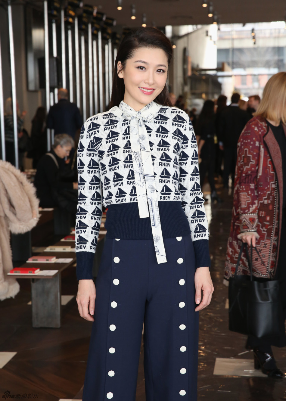 组图:周丽淇亮相纽约时装周 干练美人气质温婉_高清图集_新浪网