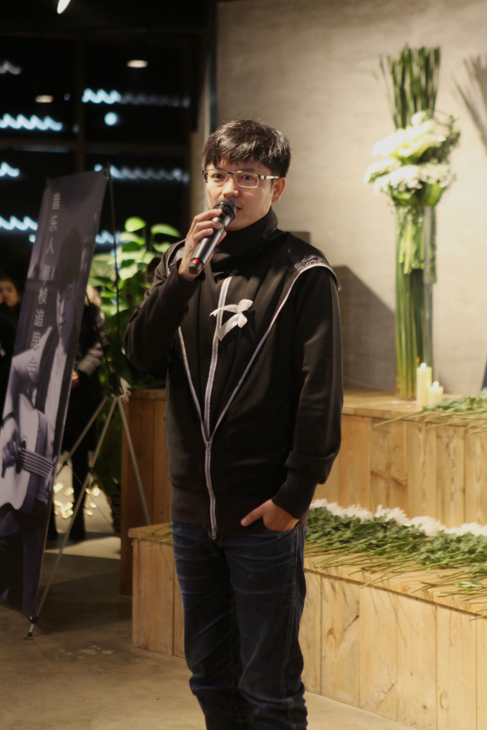 音乐人覃桢追思会举行 王铮亮苏运莹等出席.图_高清图集_新浪网