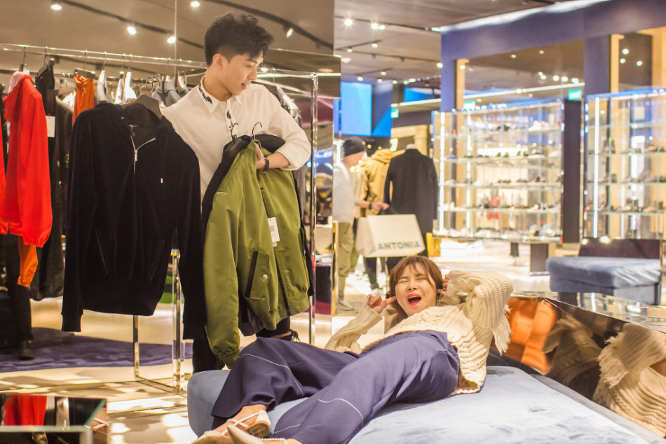 组图:如胶似漆!网红吴大伟穆雅斓热恋秀恩爱_高清图集_新浪网