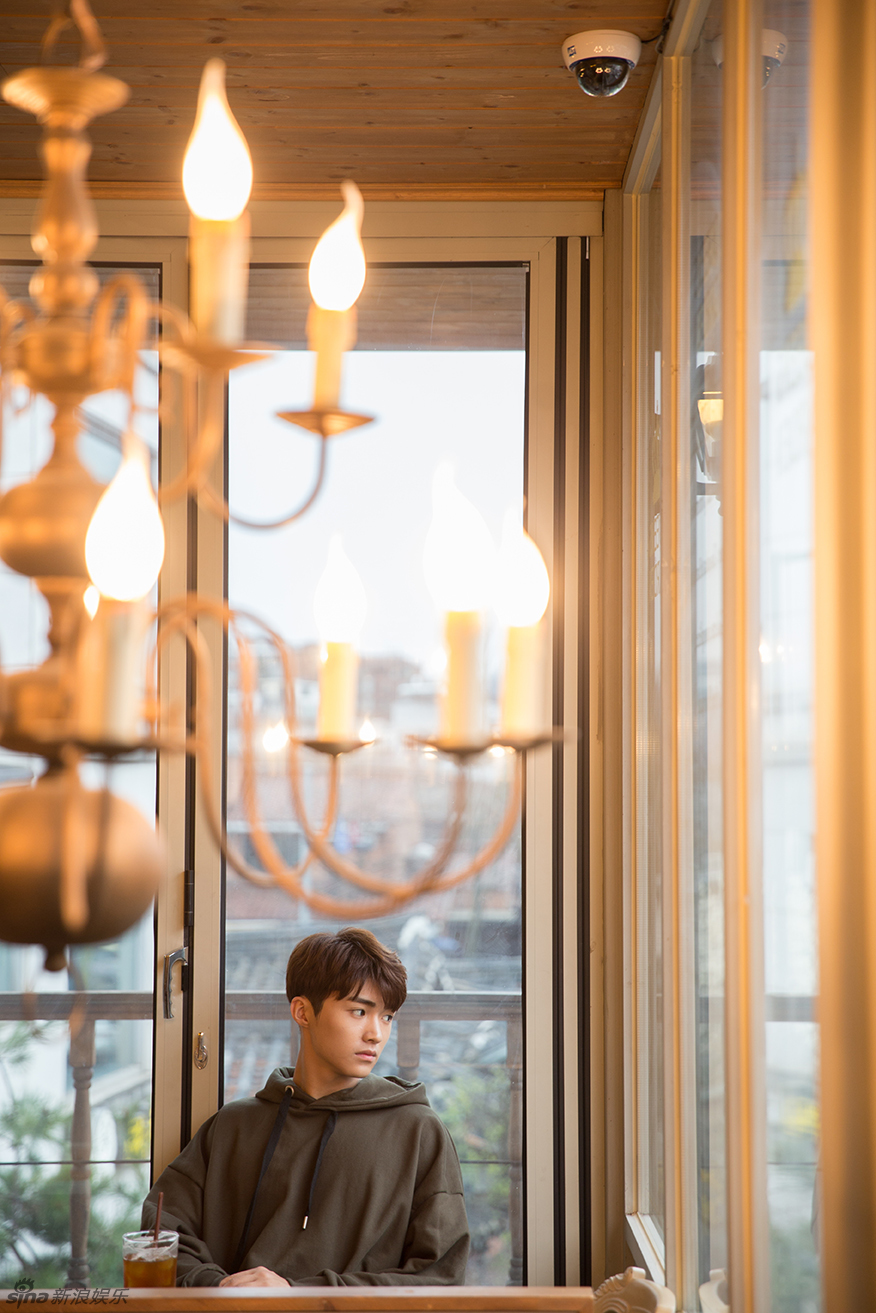 组图:史文翔化身治愈系少年 展逆天萌系侧颜杀_高清图集_新浪网