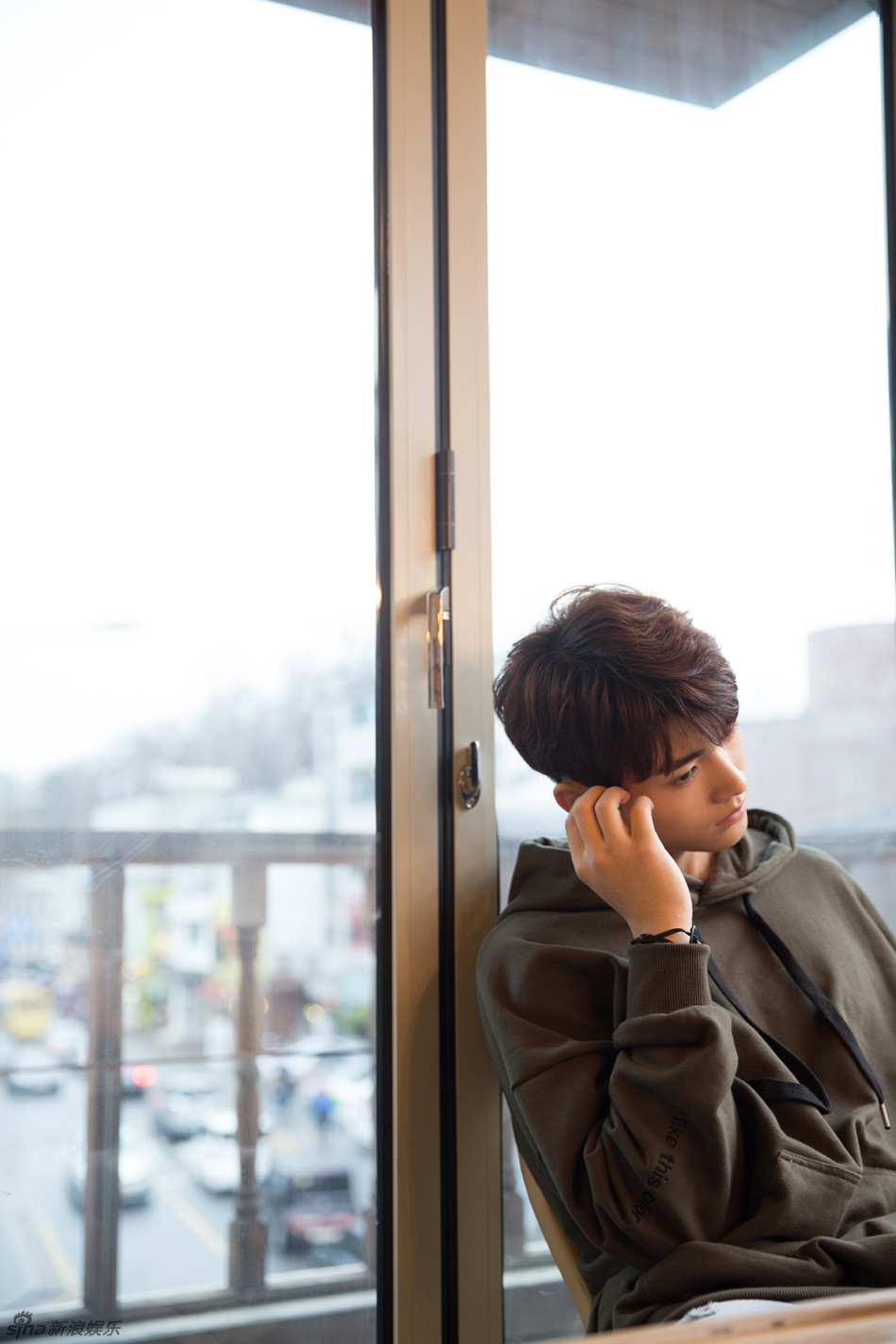 组图:史文翔化身治愈系少年 展逆天萌系侧颜杀_高清图集_新浪网