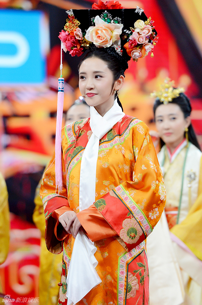 《王牌对王牌》由"大王爷"王祖蓝带领蔡少芬,唐艺昕,王丽坤,王鸥,杨迪