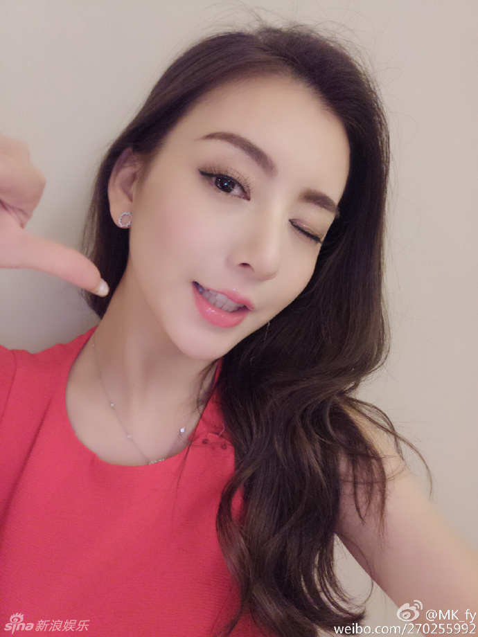 组图:郭富城女友晒照迎新年 皮肤白皙嘴唇反光_高清图集_新浪网