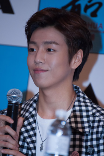 李玹雨现身上海 爆料与金秀贤很亲密