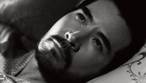 费翔《谎》mv独家首发 蓄须黑帮气质