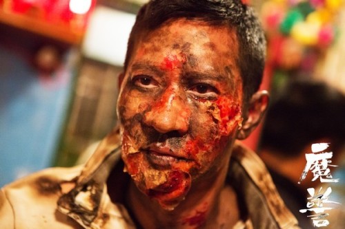 魔警曝张家辉重口剧照火烧人惨烈