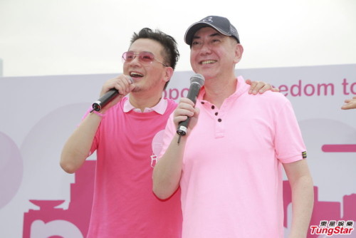 黄耀明月黄秋生喜笑颜开