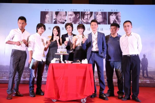 《后会无期》上海首映-主创蛋糕合影