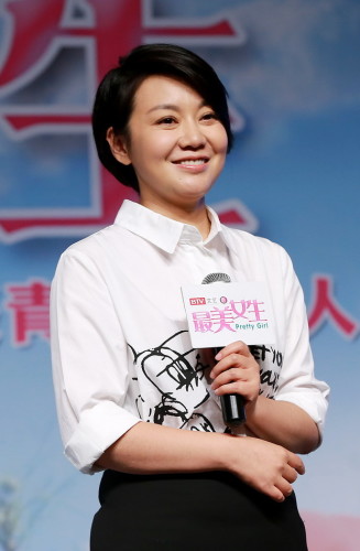 闫妮笑容温暖
