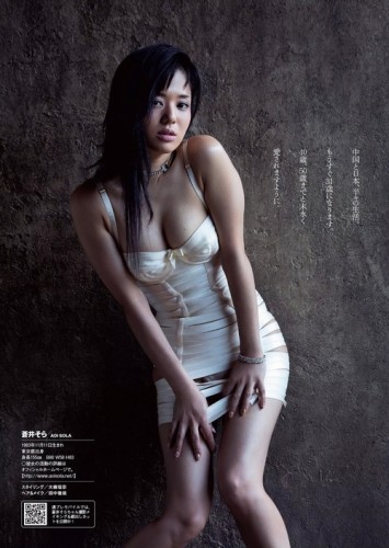 苍井空回日本拍性感写真 薄纱内衣秀深V巨乳