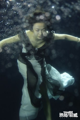 《坏姐姐之拆婚联盟》陈意涵跳水