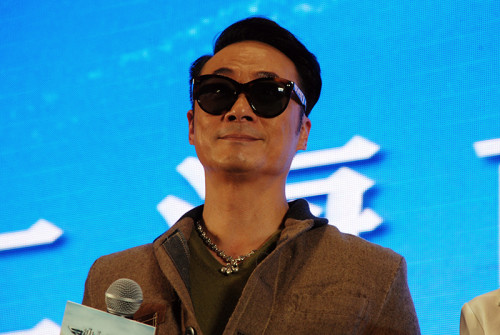 《冲上云霄》吴镇宇郑秀文上演暧昧情缘