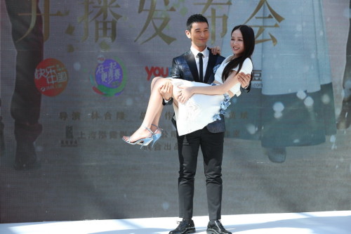 黄晓明公主抱陈乔恩
