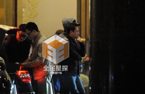 冯绍峰与王中磊等友人聚会