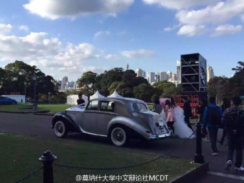网曝刘强东和奶茶妹章泽天悉尼拍婚纱照