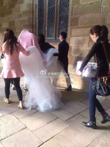 网曝刘强东和奶茶妹章泽天悉尼拍婚纱照