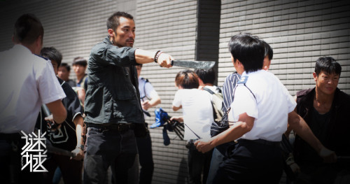 张孝全手持砍刀 恐吓警察
