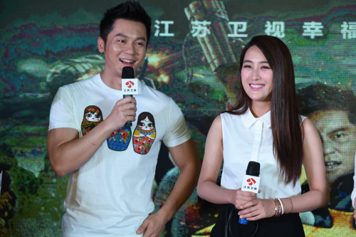 李晨,马苏李晨[微博](左)和马苏[微博]向前向后