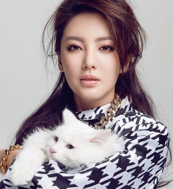 张雨绮登《悦己》封面_高清图集_新浪网