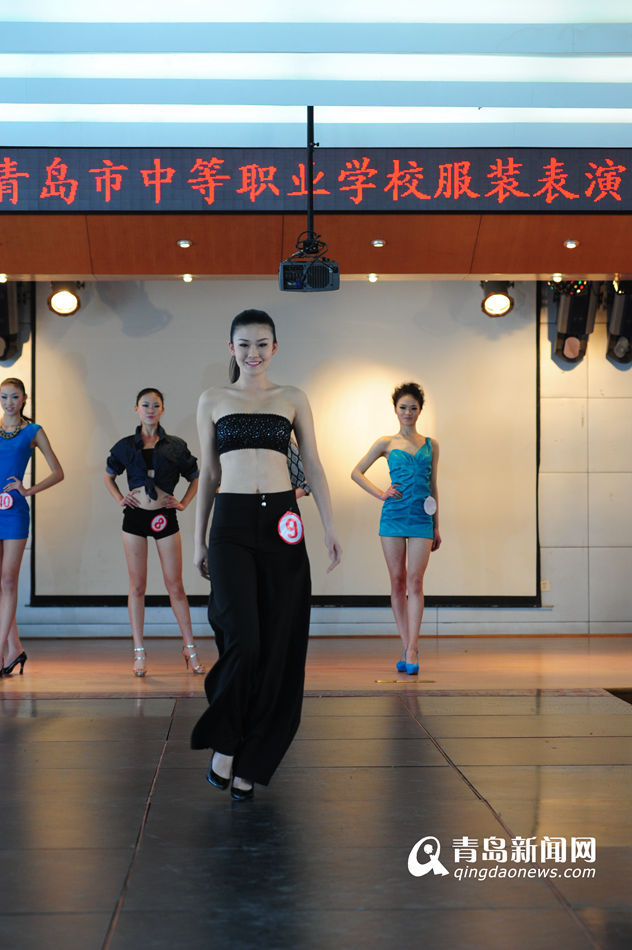 青岛中职模特大赛 上演比基尼诱惑